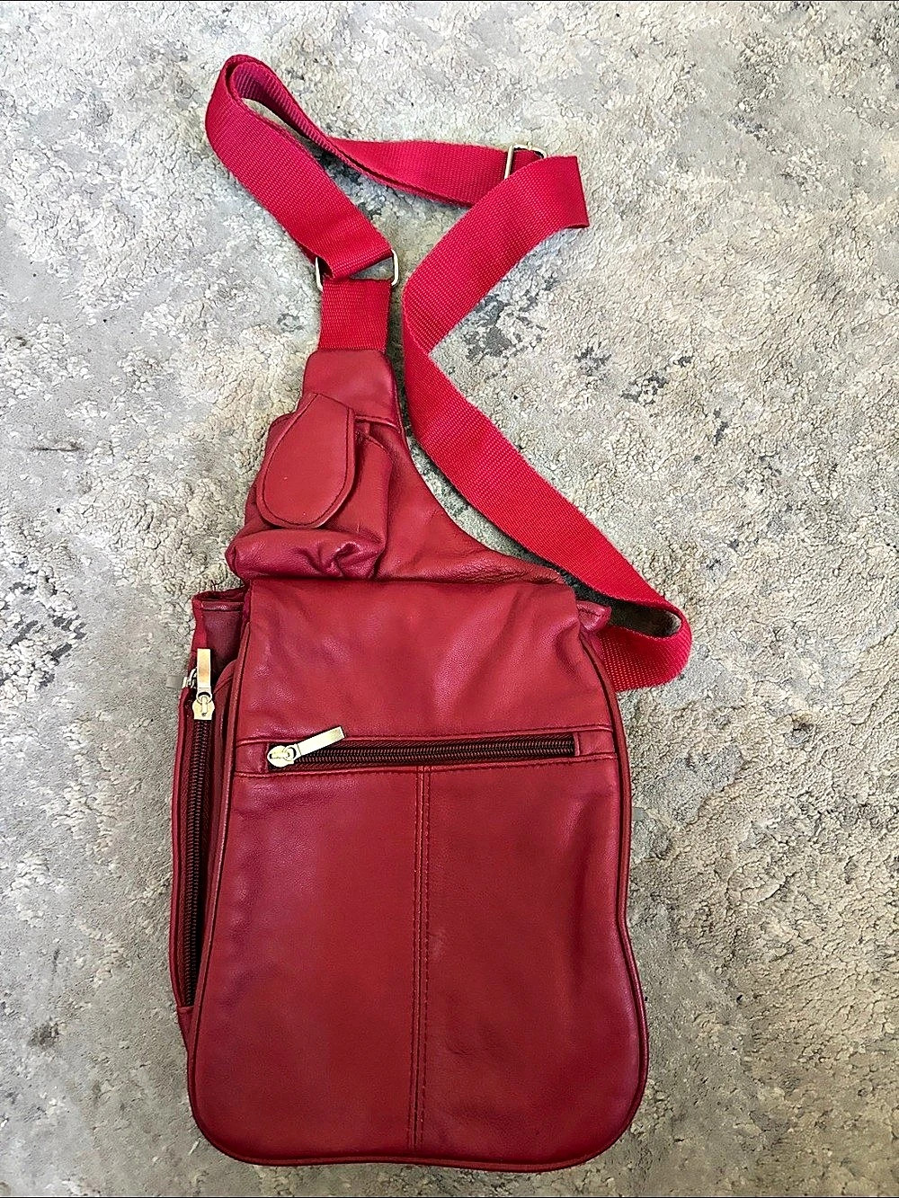 BUXTON Leather Over the Shoulder Sling Organizer Bag Red Crossbody Bag